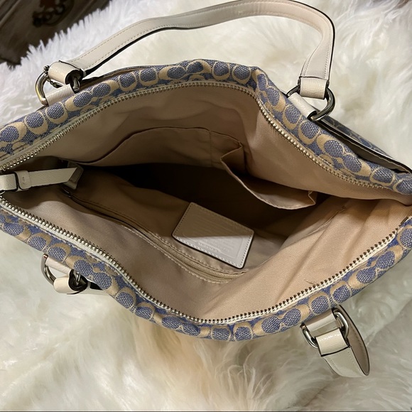 Blue, beige, and cream Coach classic print handbag - Picture 5 of 13